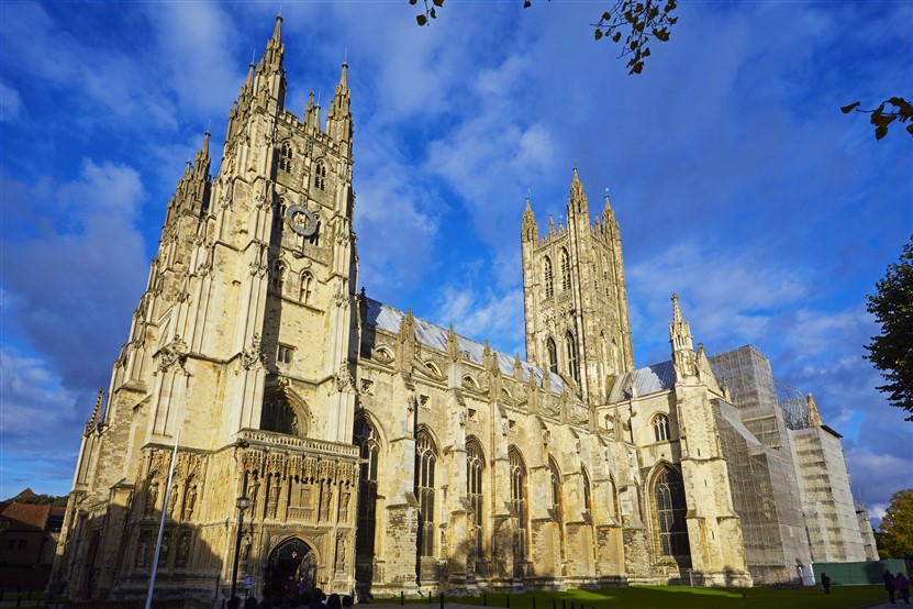 <img src="canterburycathedral-shutterstockagbaxter.jpeg" alt="Canterbury Cathedral">