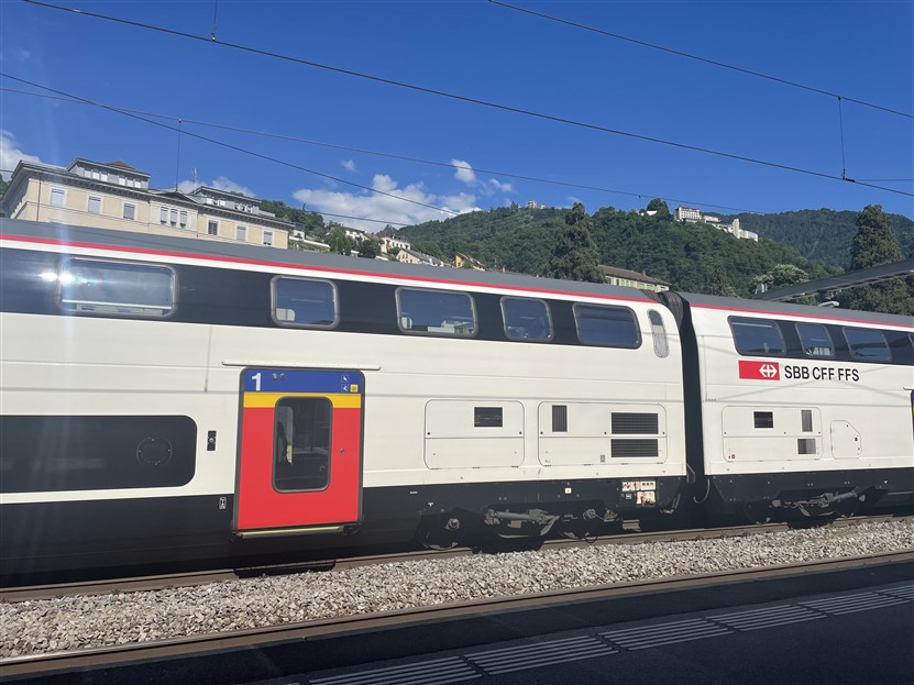 <img src="image0035sbb3.jpeg" alt="SBB train to Laussanne">