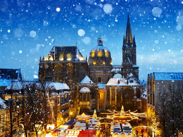 Aachen Christmas Market ©Shutterstock