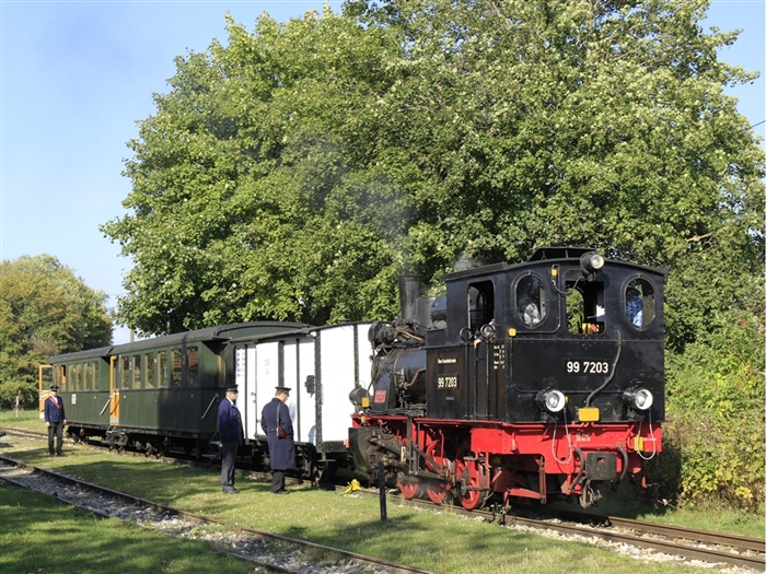 <img src="alb-bahnleoppingen-amstetten©mariomehner.jpeg" alt="Alb-Bahnle ©Mario Mehner"/>