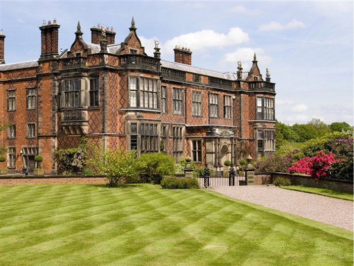 <img src="arleyhall1©arleyhall.jpeg" alt="Arley Hall ©Arley Hall"/>