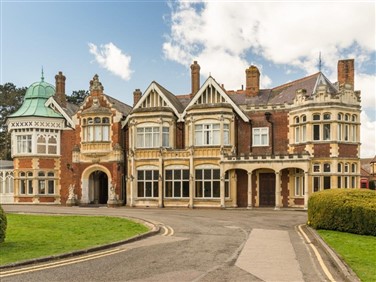 <img src="bletchleypark1©shutterstock.jpeg" alt="Bletchley Park ©Shutterstock"/>