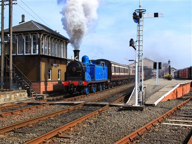 <img src="bo'ness&kinneilrailwayatstation©shutterstock.jpeg" alt="Bo'Ness & Kinneil Railway"/>