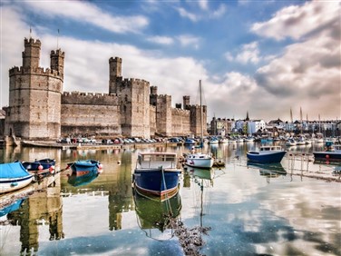 <img src="caernarfoncastle1©adobestock.jpeg" alt="Caernarfon Castle ©AdobeStock"/>