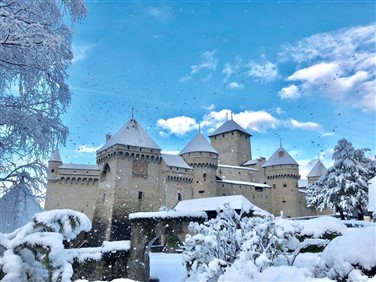 <img src="chilloncastleinwinter2©fccchâteau.jpeg" alt="Chillon Castle in Winter"/>