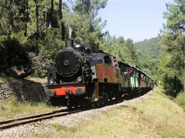 <img src="cévennessteamtrain2©shutterstock.jpeg" alf="Cévennes steam train"/>