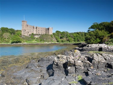 <img src="dunvegancastle2-skye-shutterstock(2).jpeg" alt="Dunvegan Castle"/>