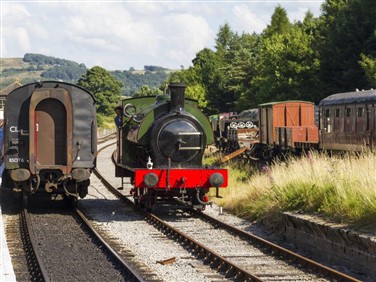 <img src="embsay&boltonabbeyrailway2©shutterstock.jpeg" alt="Embsay & Bolton Abbey Railway"/>