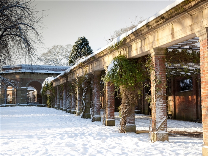<img src="harrogateinwinter©istock.jpeg" alt="Harrogate ©iStock"/>