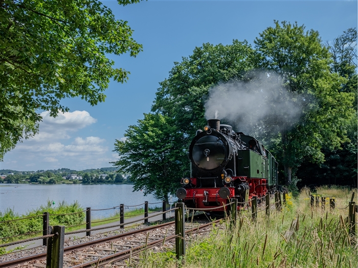 <img src="hespertalbahn1©shutterstock.jpeg" alt="Hespertalbahn ©Shutterstock"/>