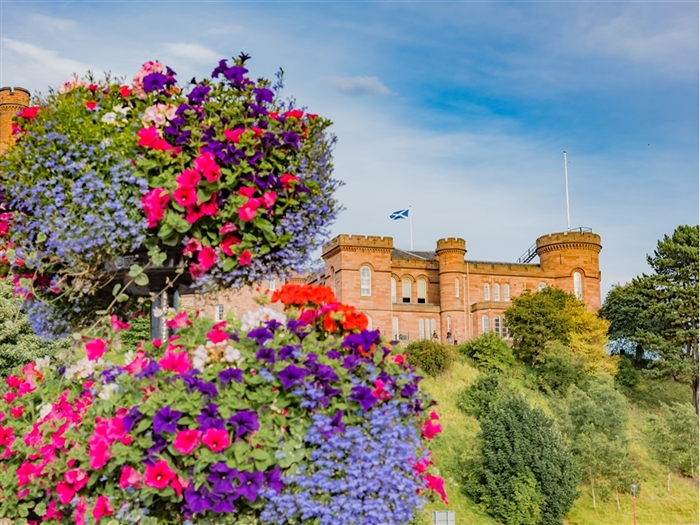 <img src="invernesscastleinspring1©shutterstock.jpeg" alt="Inverness Castle ©Shutterstock"/>
