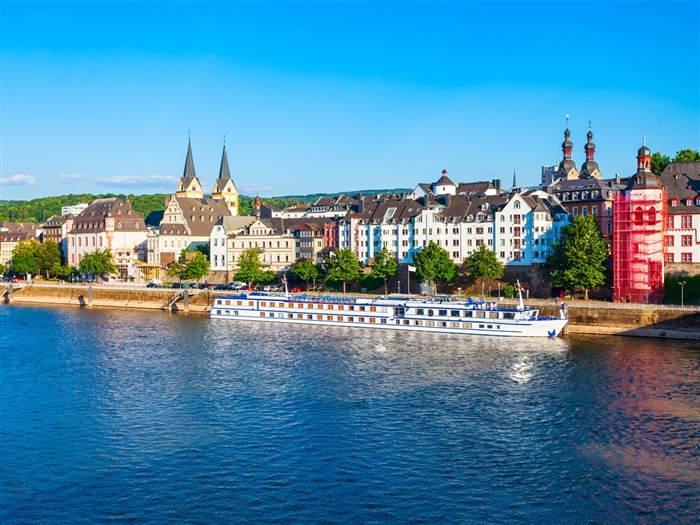 <img src="koblenz2©shutterstock.jpeg" alt="Koblenz ©Shutterstock"/>