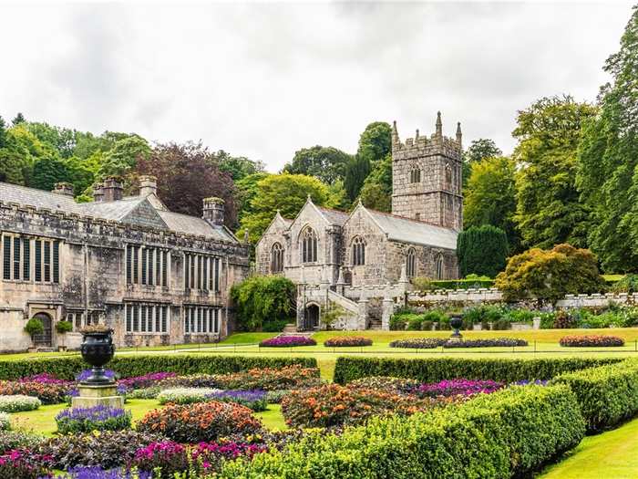 <img src="lanhydrockhouseandgardens5©adobestock.jpeg" alt="Lanhydrock ©AdobeStock"/>