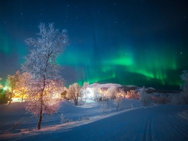 <img src="northernlights(auroraborealis.jpeg" alt="Northern Lights Kiruna"/>