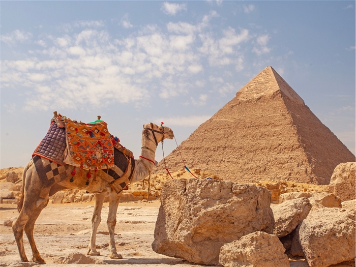 <img src="pyramidsofgiza4©shutterstock.jpeg" alt="Pyramids of Giza ©Shutterstock"/>