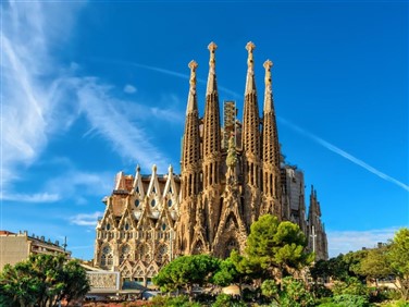 <img src="sagradafamilia1©adobestock.jpeg" alt="Sagrada Familia"/>