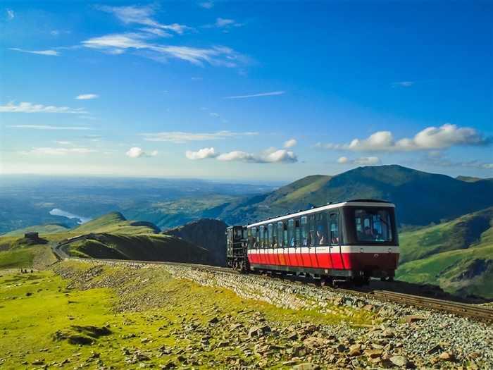 <img src="snowdonmountainrailway3©shutterstock.jpeg" alt="Snowdon Mountain Railway ©Shutterstock"/>