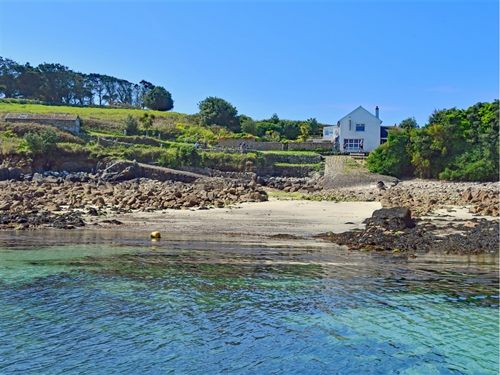 <img src="stagnes1©shutterstock.jpeg" alt="St Agnes ©Shutterstock"/>