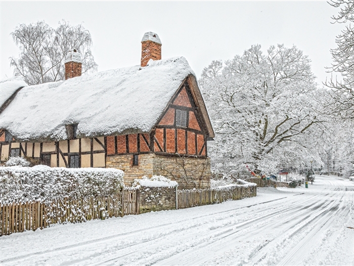 <img src="stratford2©adobestock.jpeg" alt="Stratford ©AdobeStock"/>