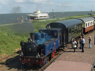 <img src="train-and-boat-©-stoomtram-hoorn-medemblik.jpeg"  alt="Steam and Boat" />