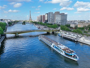 <img src="vivaglorialeavingparis©vivacruises.jpeg" alt="VIVA GLORIA leaving Paris ©VIVA Cruises"/>