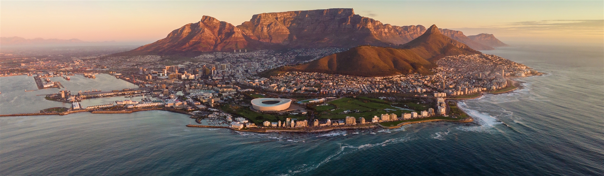 <img src="capetown3©adobestock.jpeg" alt="Cape Town ©AdobeStock"/>