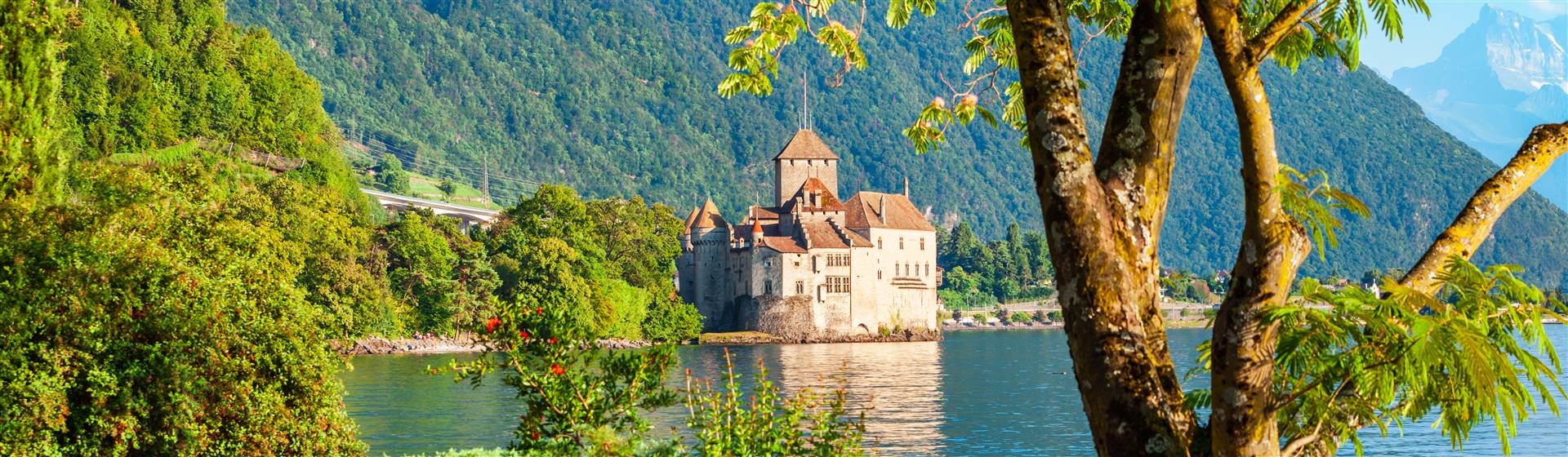 <img src="chateauchillon3©shutterstock.jpeg" alt="Chateau Chillon"/>