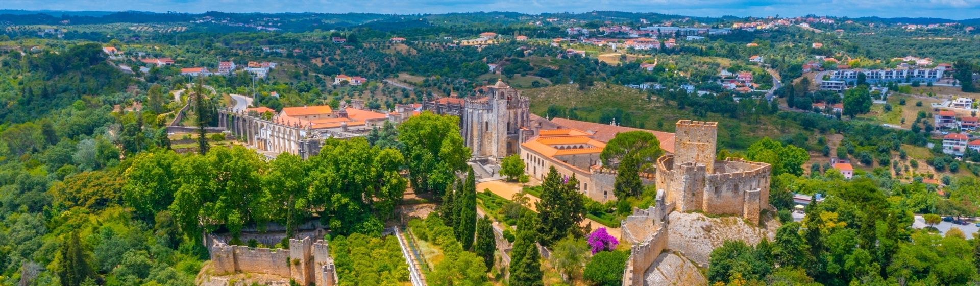 <img src="conventofthechrist,tomar©shutterstock.jpeg" alt="Convent of the Christ ©Shutterstock"/>