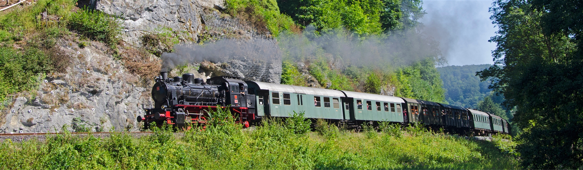 <img src="frankischeschweizrailway1©adobestock.jpeg" alt="Frankische Schweiz Railway ©AdobeStock"/>