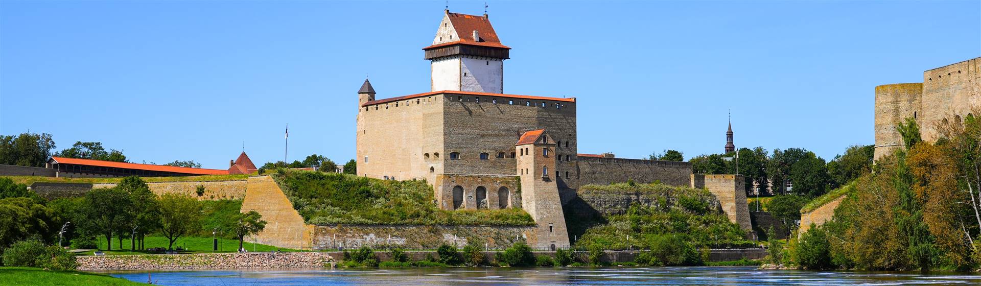 <img src="narvacastle©shutterstock.jpeg" alt="Narva Castle"/>