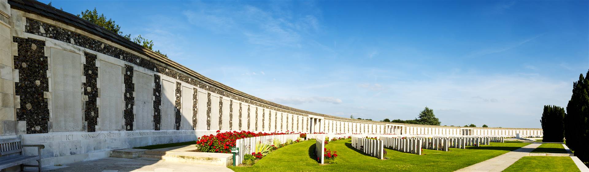 <img src="passchendaeleww1cemetery©shutterstock.jpeg" alt="passchendaele ww1 cemetery"/>