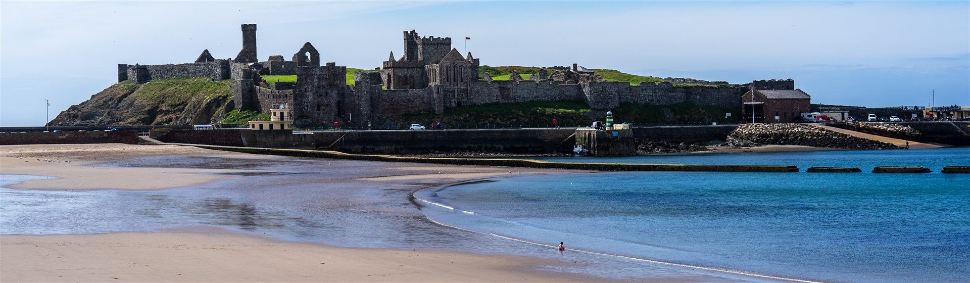 <img src="peelcastle2©shutterstock.jpeg" alt="Peel Castle ©Shutterstock"/>