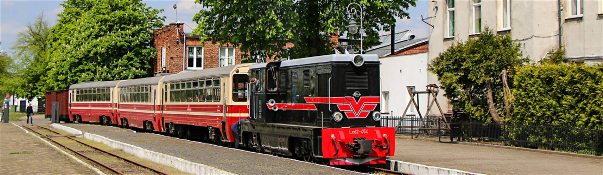 <img src="piasecznotrain.jpeg" alt="Piaseczno narrow gauge railway"/>