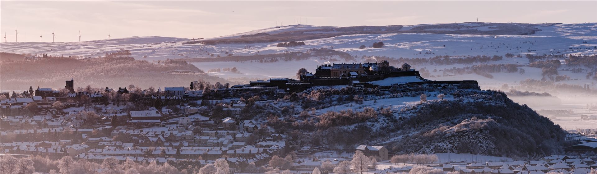 <img src="stirlingcastle(landscape)©shutterstock.jpe" alt="Stirling Castle ©Shutterstock"/>