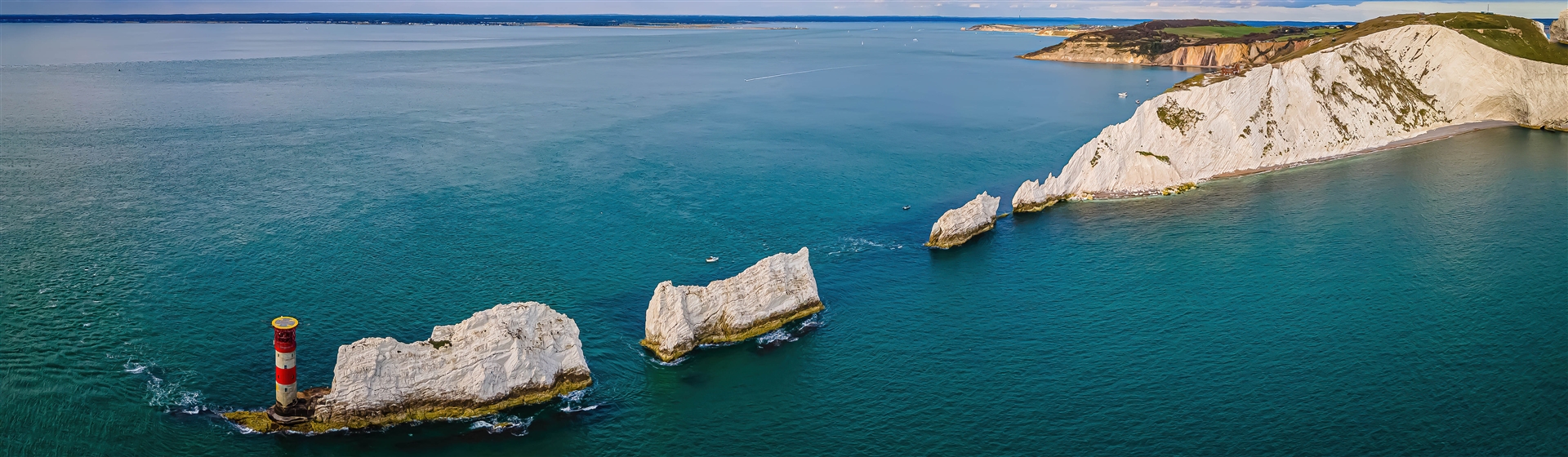<img src="theneedles(landscape)©shutterstock.jpeg" alt="The Needles ©Shutterstock"/>