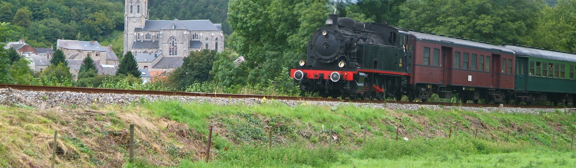 <img src="threevalleyssteamrailway©adobestock.jpeg" alt="Three Valleys Steam ©AdobeStock"/>