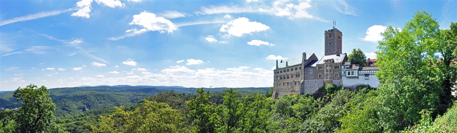 <img src="wartburgcastlelandscape©adobestock.jpeg" alt="Wartburg Castle ©AdobeStock"/>
