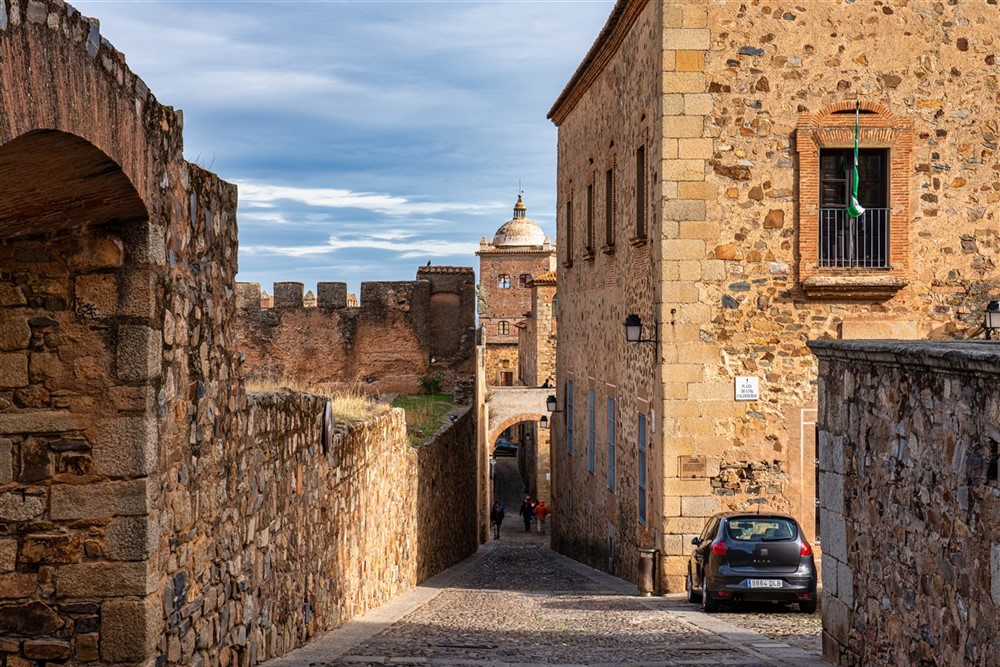 Caceres Old town © Shutterstock