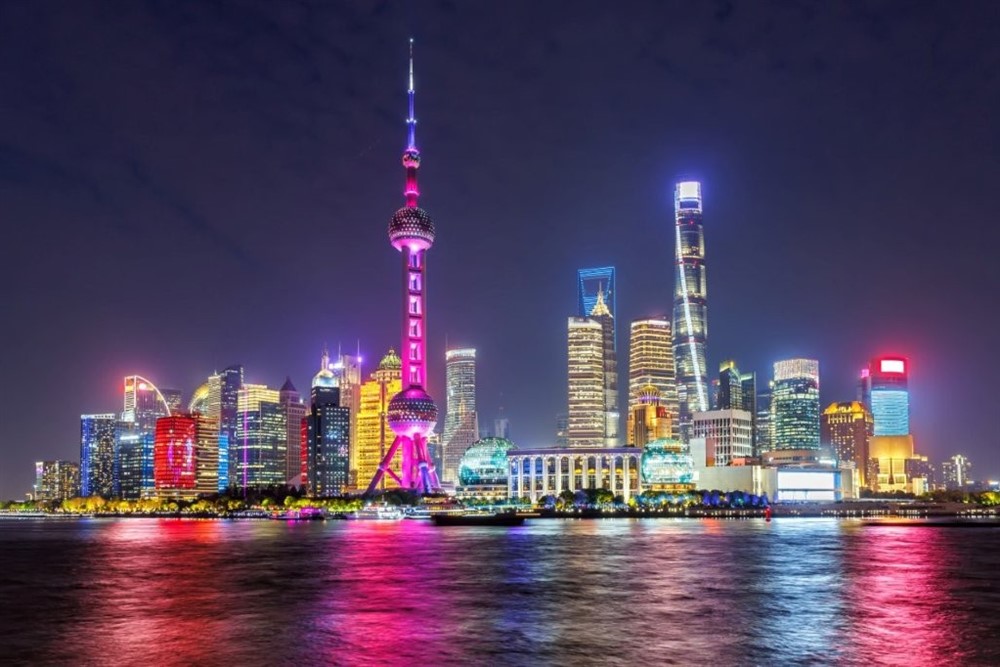 Shanghai by night © Shutterstock