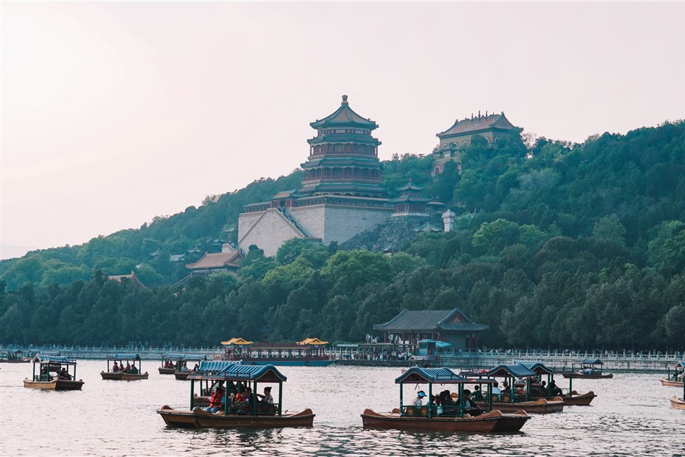 Summer Palace Kunming Lake © Shutterstock