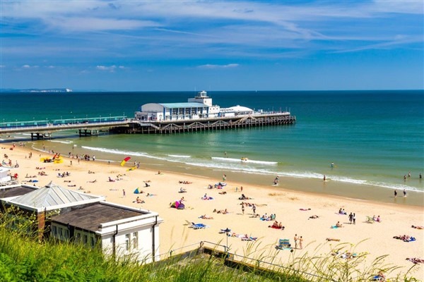 Bournemouth Beach and Pier ©AdobeStock