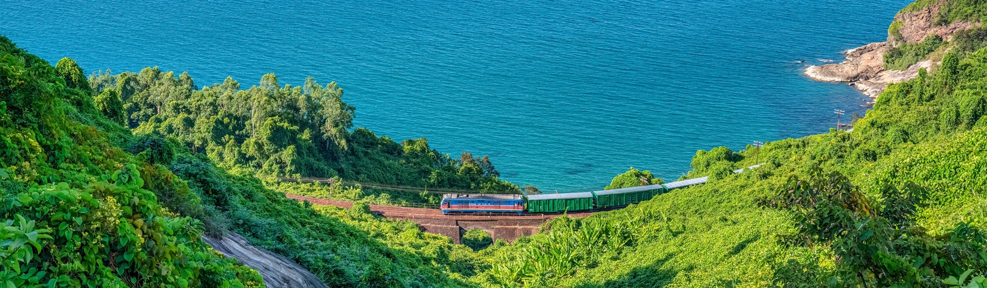 <img src="reunificationexpress,haivanpass3©shutterstock" alt="Reunification Express ©Shutterstock"/>