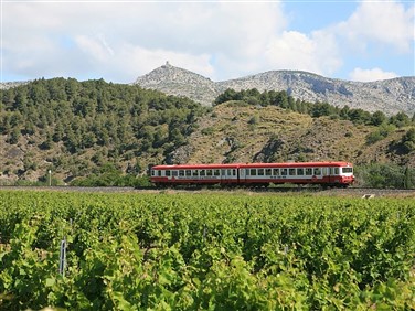 <img src="trainrougetpcfcastle2.jpeg" alt="Train Rouge & Castle"/>